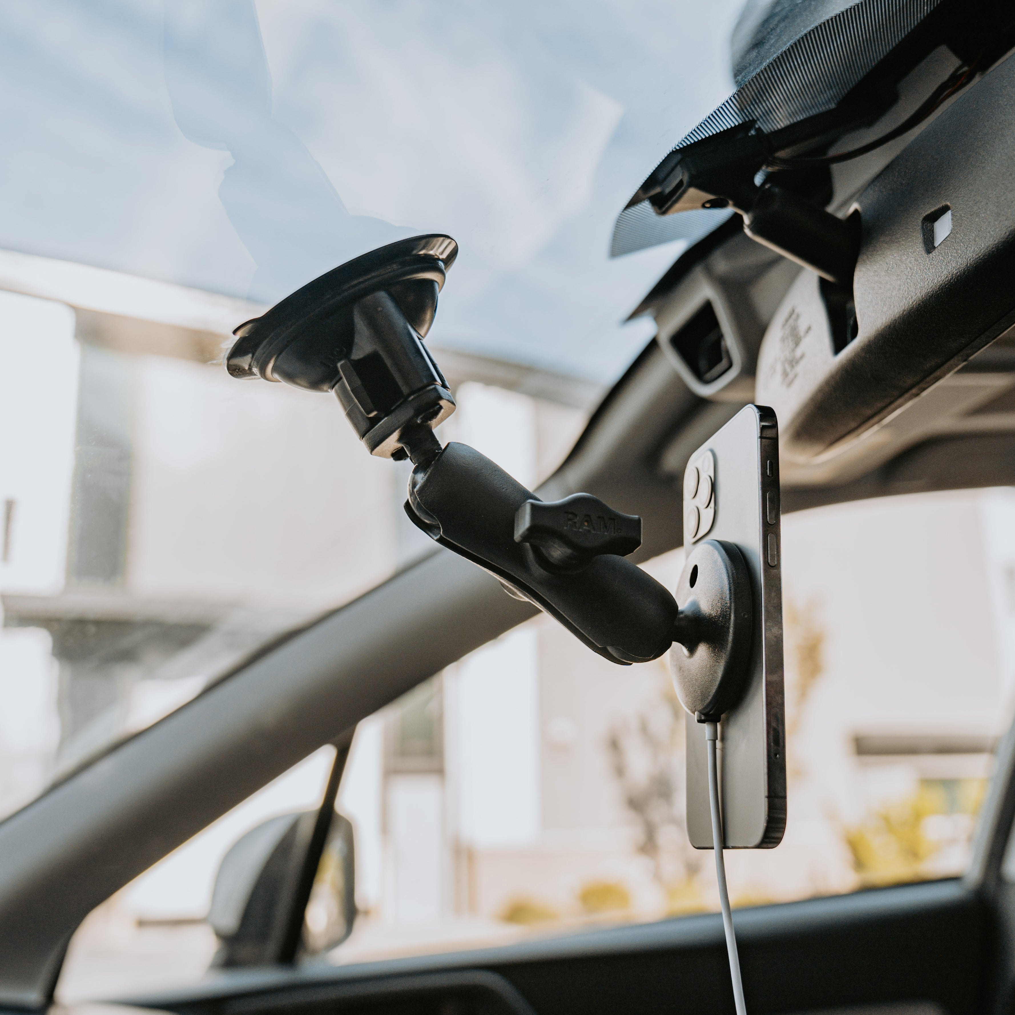 RAM-B-166-AP-MAGU:RAM-B-166-AP-MAGU_1:RAM® Twist-Lock™ Suction Cup Mount for Apple MagSafe (2020)