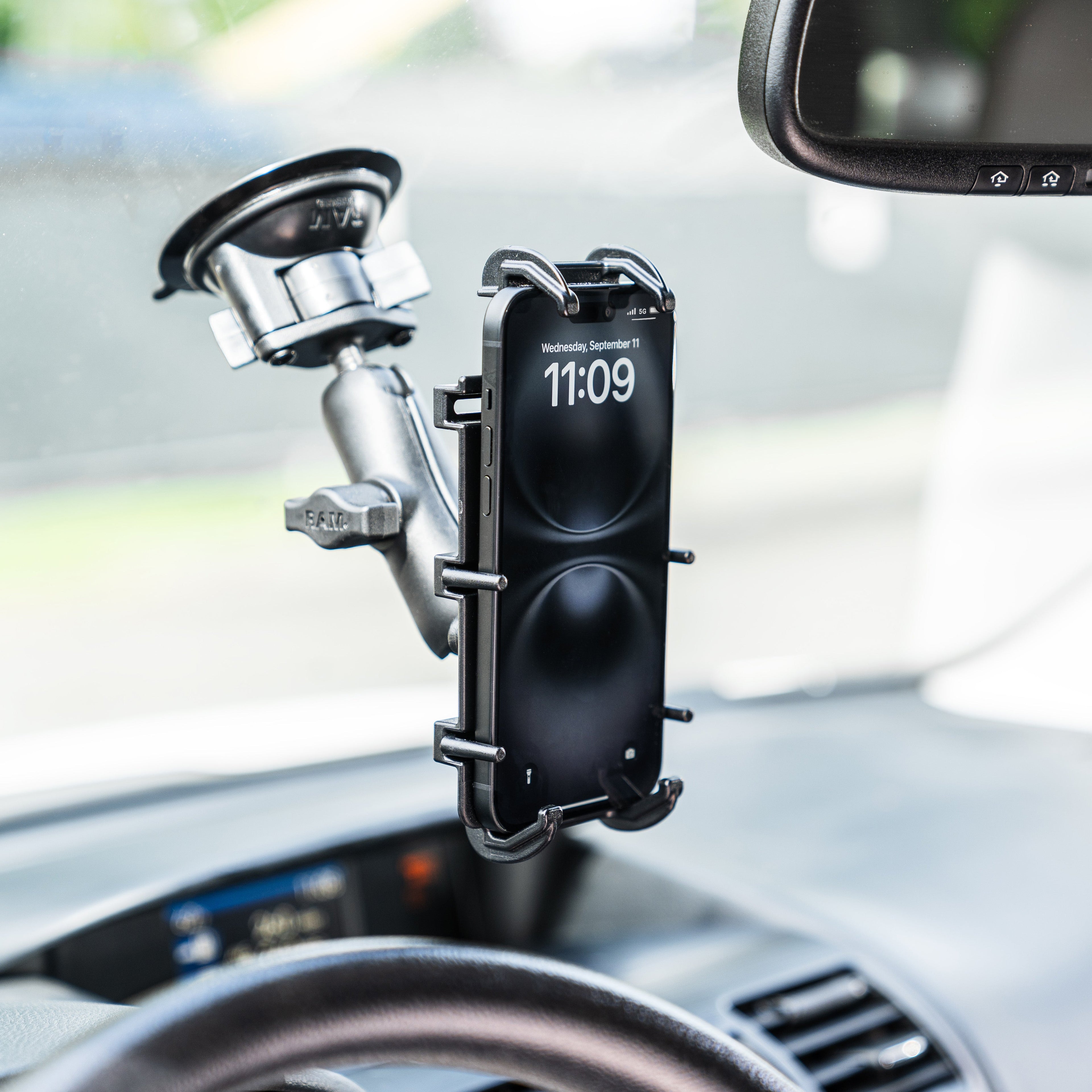 RAM-B-166-PD4U:RAM-B-166-PD4U_1:RAM® Quick-Grip™ XL Phone Mount with Twist-Lock™ Suction Cup - Medium