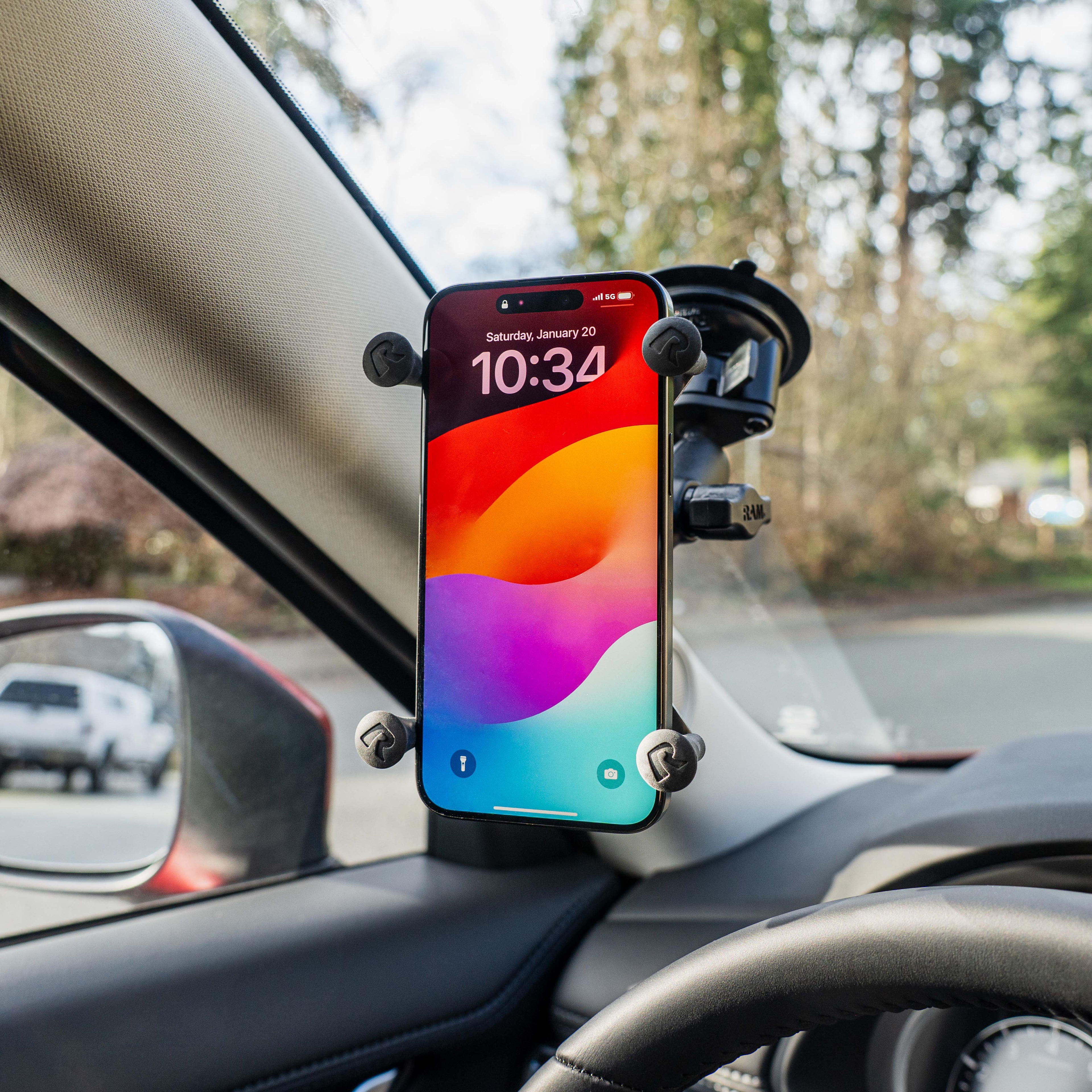 RAM-B-166-UN10U:RAM-B-166-UN10U_1:RAM® X-Grip® Large Phone Mount with Twist-Lock™ Suction Cup - Medium