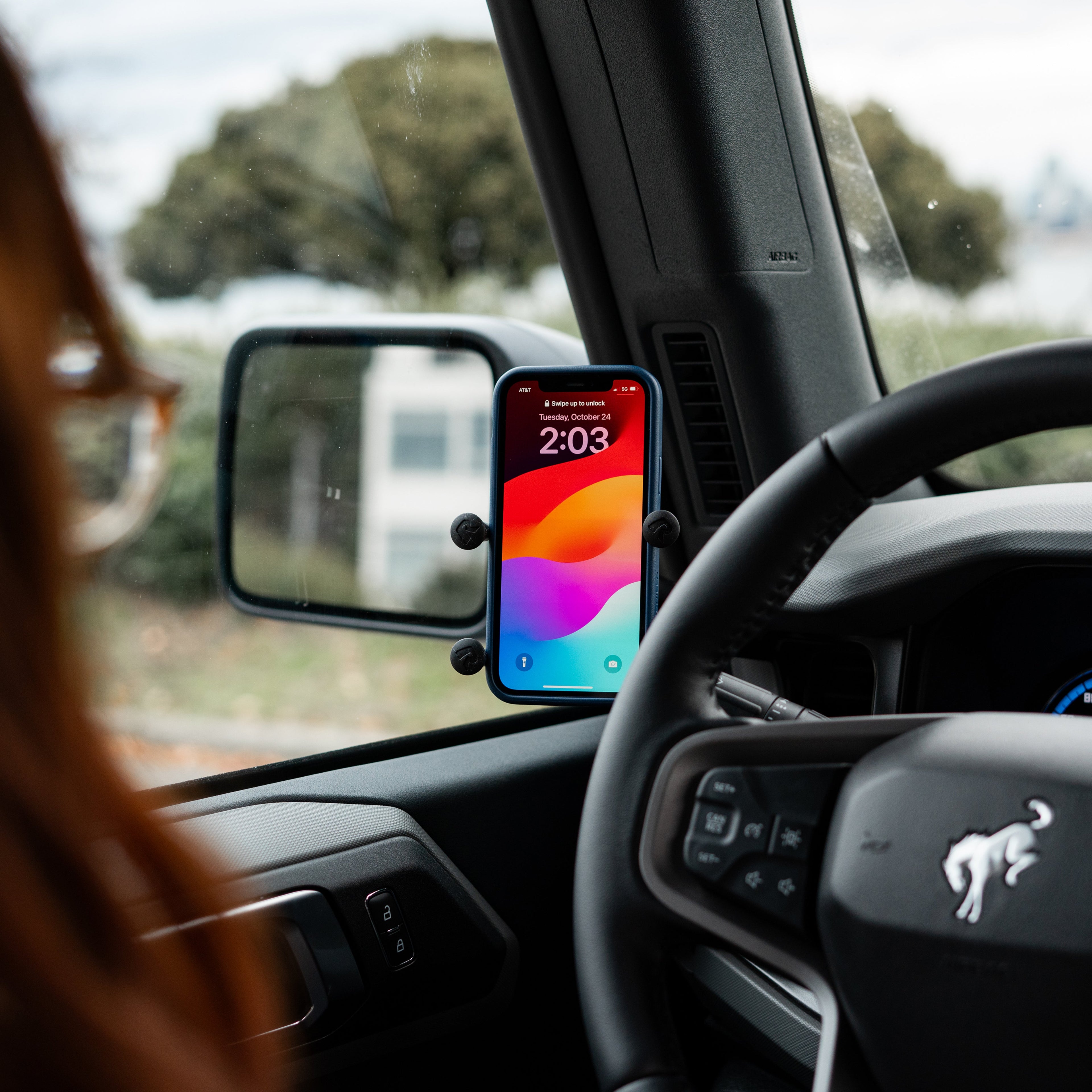 RAM-B-186-M6-UN7U:RAM-B-186-M6-UN7U_1:RAM® X-Grip® Phone Mount with Grab Handle & A-Pillar M6 Bolt Base