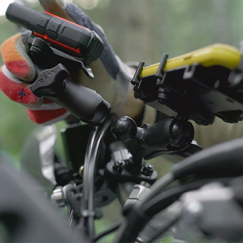 RAM-B-202-GA76U:RAM-B-202-GA76U_1:RAM® Spine Clip Holder with Ball for Garmin Handheld Devices