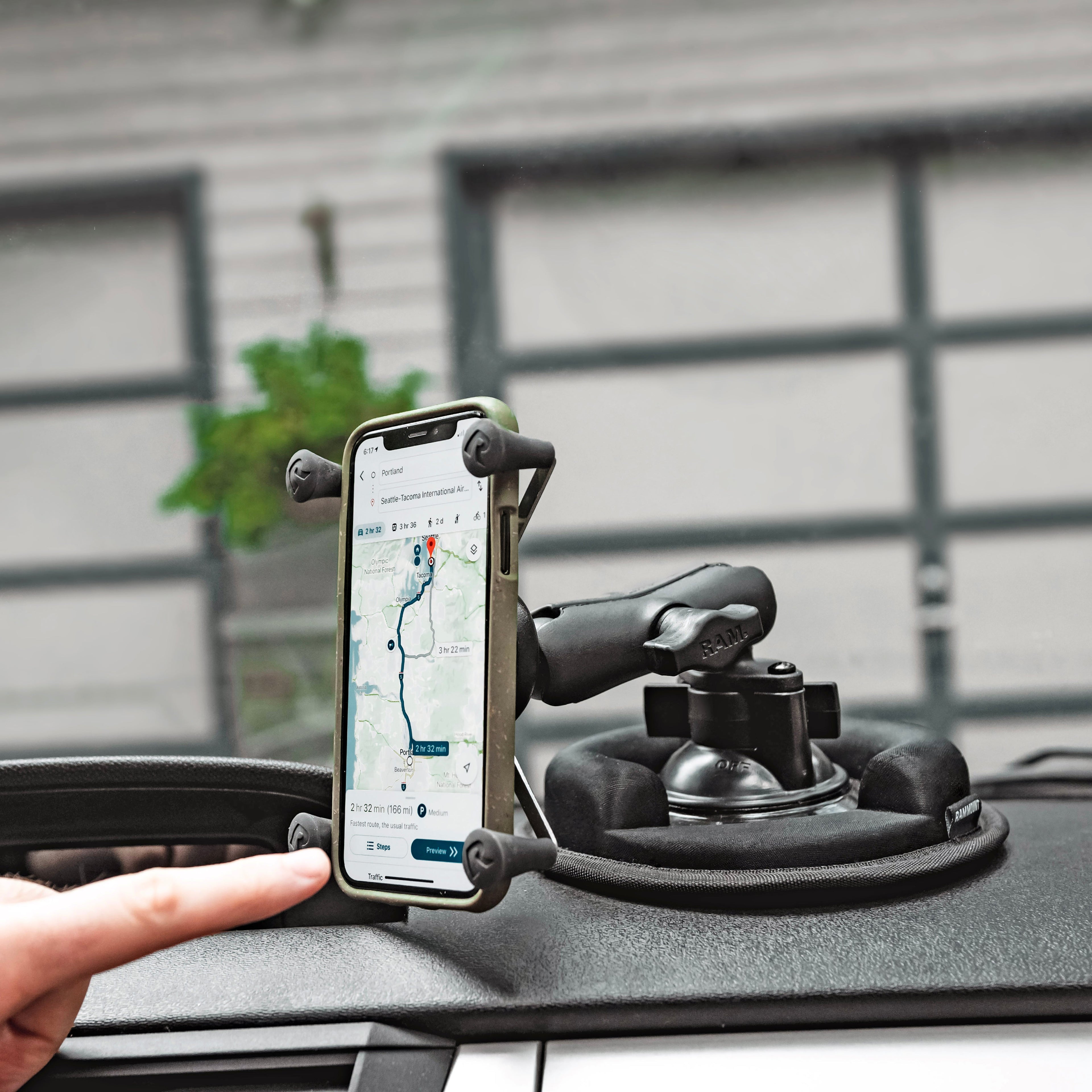 RAM-B-224-1U:RAM-B-224-1U_1:RAM® Twist-Lock™ Suction Cup Base with Ball