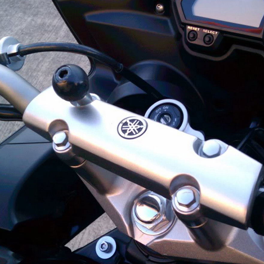 RAM-B-367U:RAM-B-367U_1:RAM® Motorcycle Handlebar Clamp Base with M8 Bolts