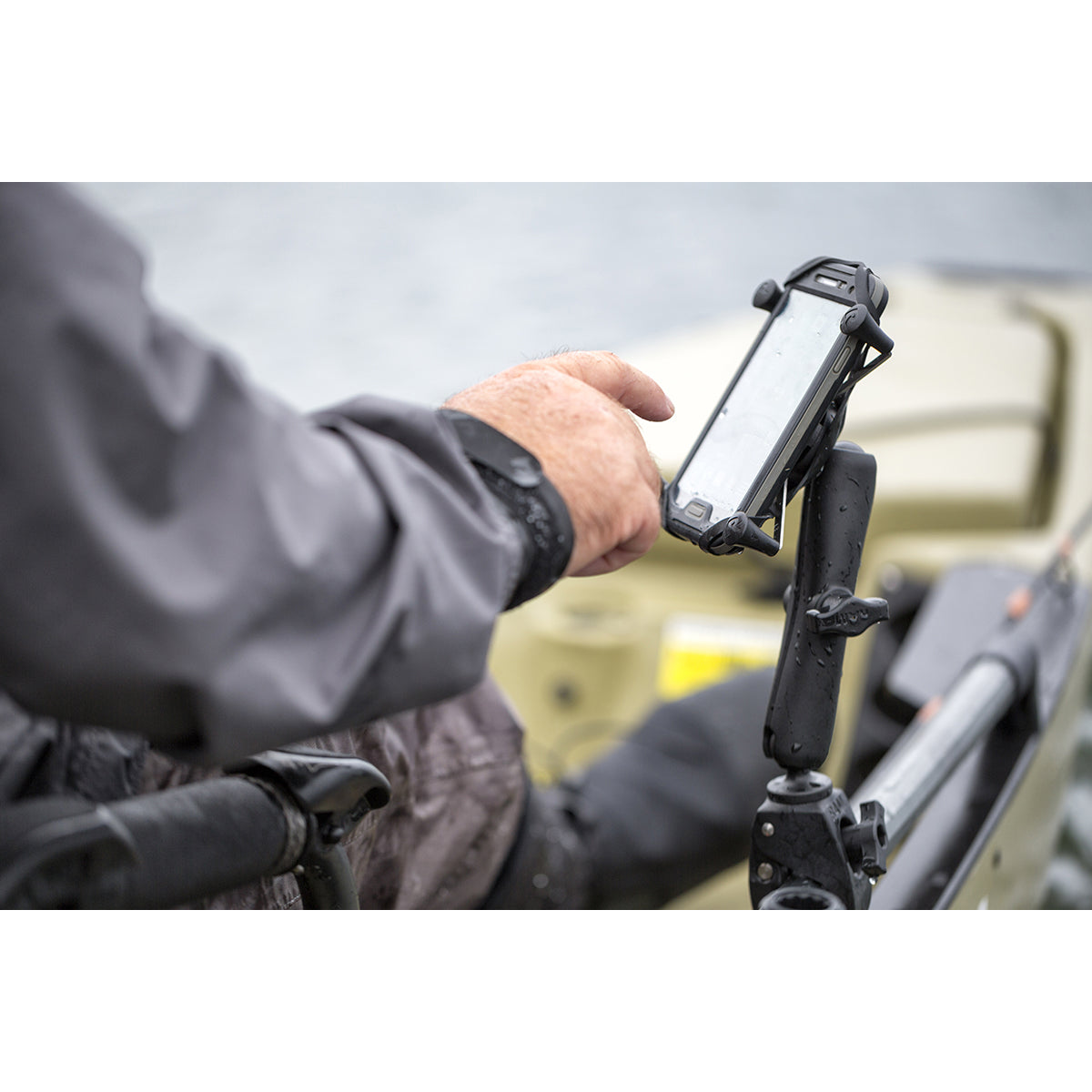 RAM-B-400-C-UN7U:RAM-B-400-C-UN7U_1:RAM® X-Grip® Phone Mount with RAM® Tough-Claw™ Small Clamp Base - Long