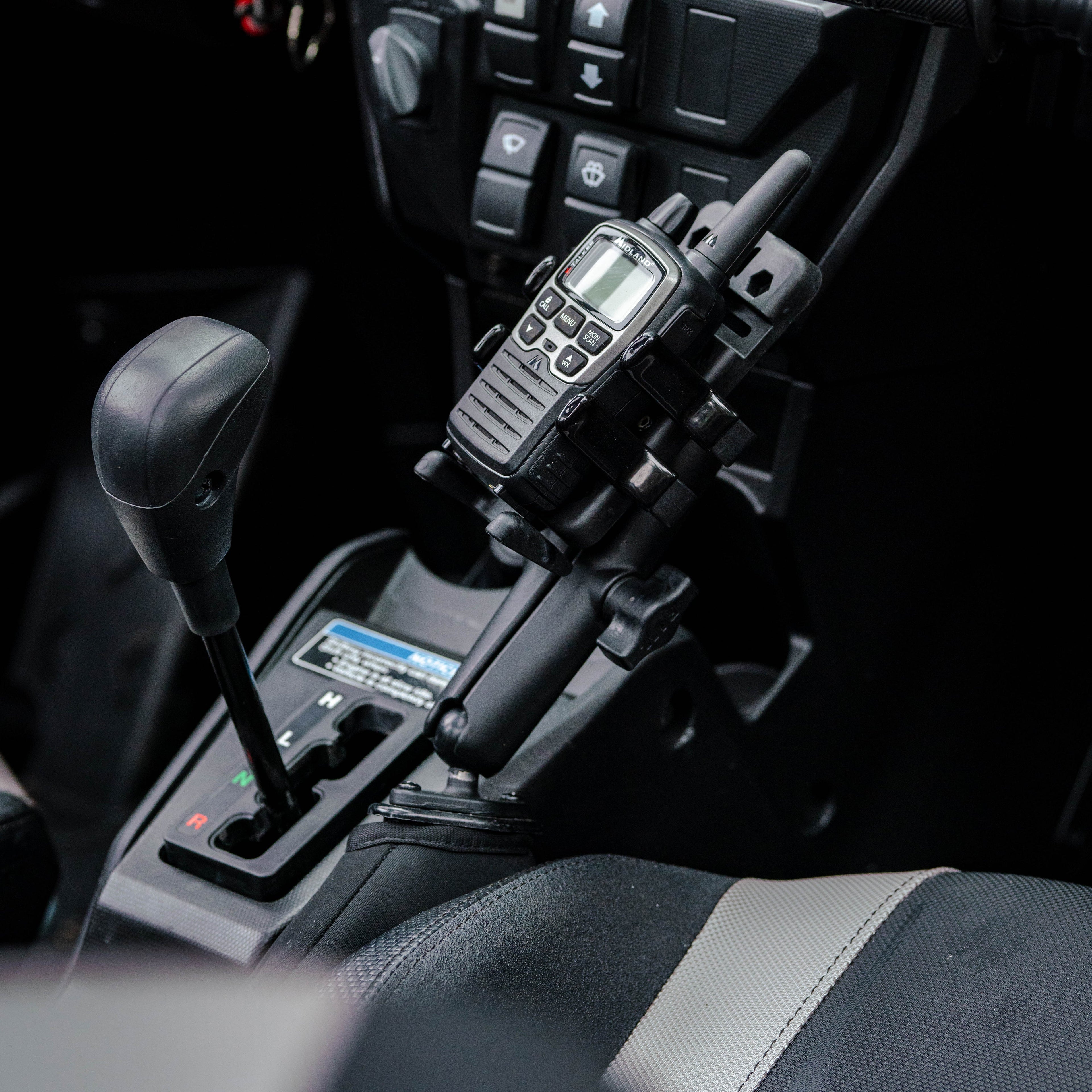 RAM-B-407-UN4U:RAM-B-407-UN4U_1:RAM® Finger-Grip™ Universal Mount with RAM® Tough-Wedge™ Base