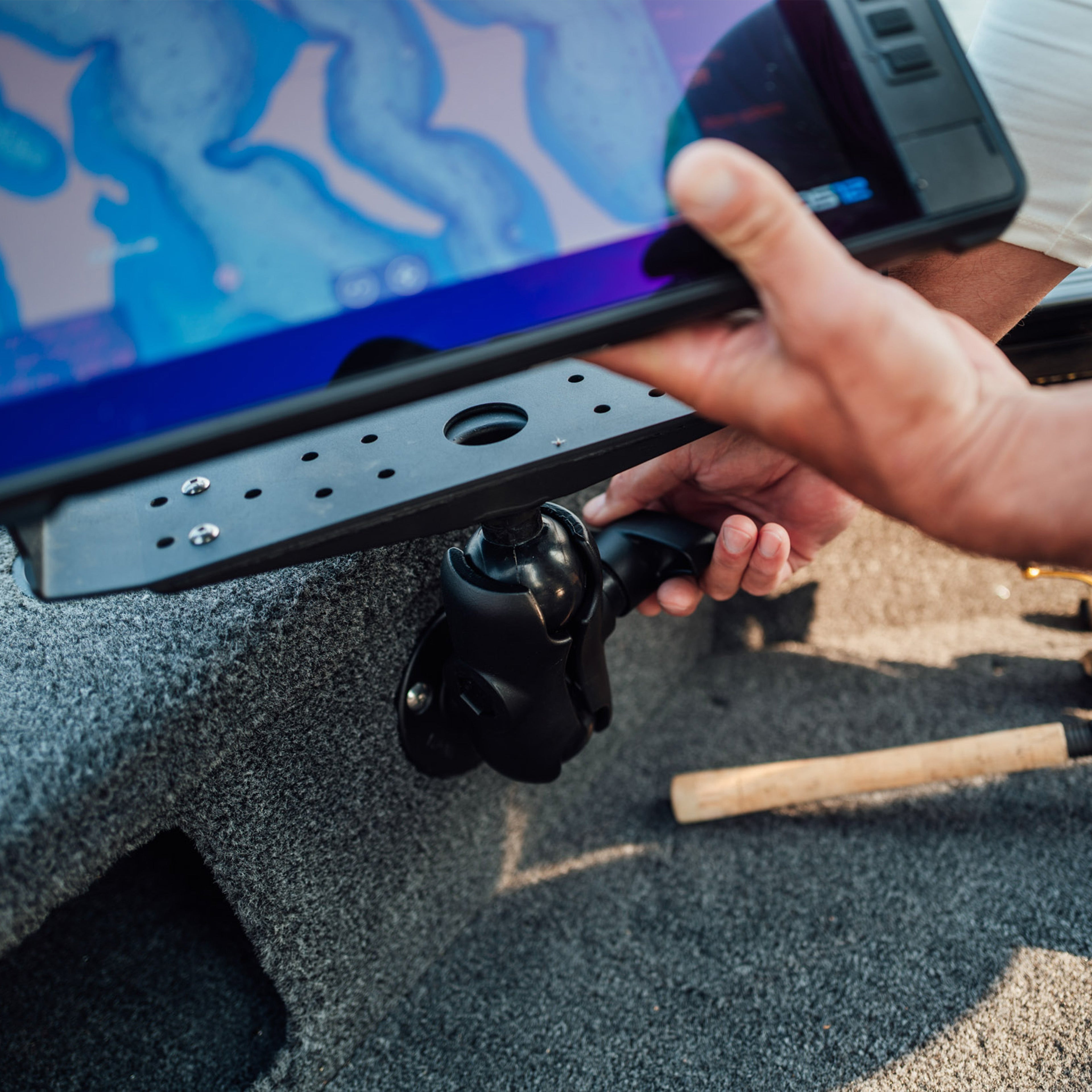 RAM-D-115-C:RAM-D-115-C_1:RAM® Universal Marine Electronic Mount - D Size Short