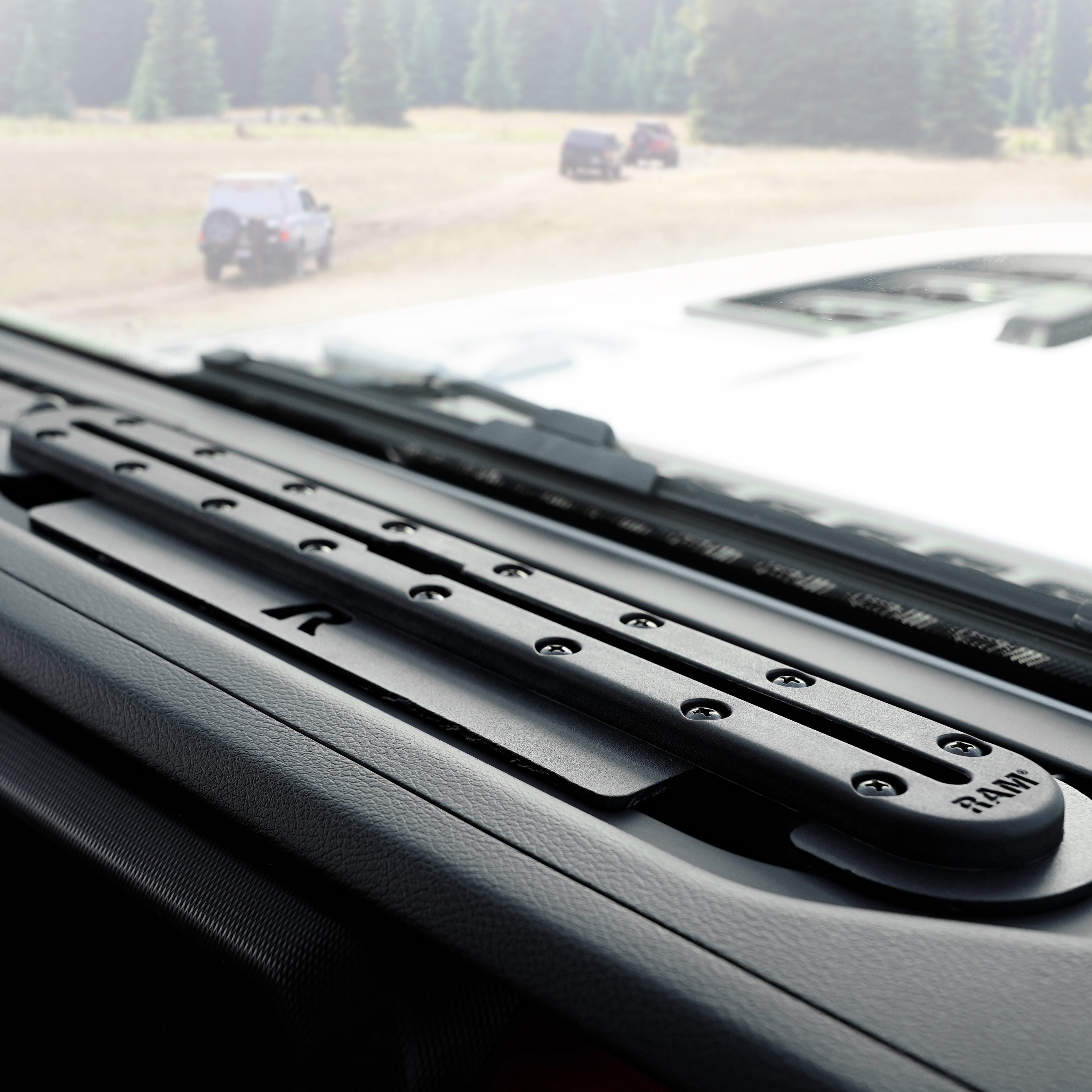 RAM-DT-204-TRACK-A12U:RAM-DT-204-TRACK-A12U_1:RAM® Tough-Track™ for '18-23 Jeep JL/JLU/Gladiator
