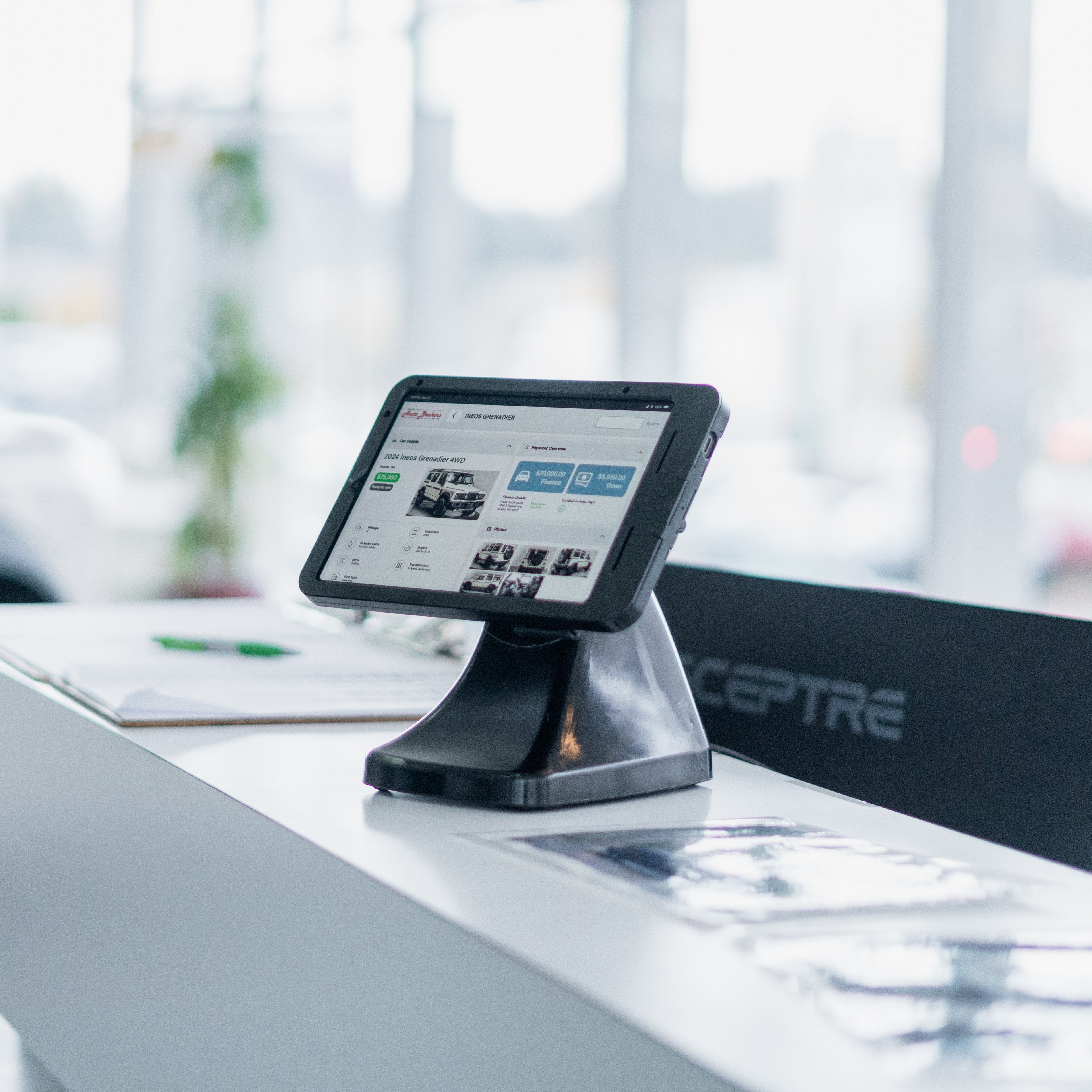 RAM-GDS-DOCK-D10K-POE:RAM-GDS-DOCK-D10K-POE_1:GDS® Uni-Conn™ Powered Kiosk Dock with PoE