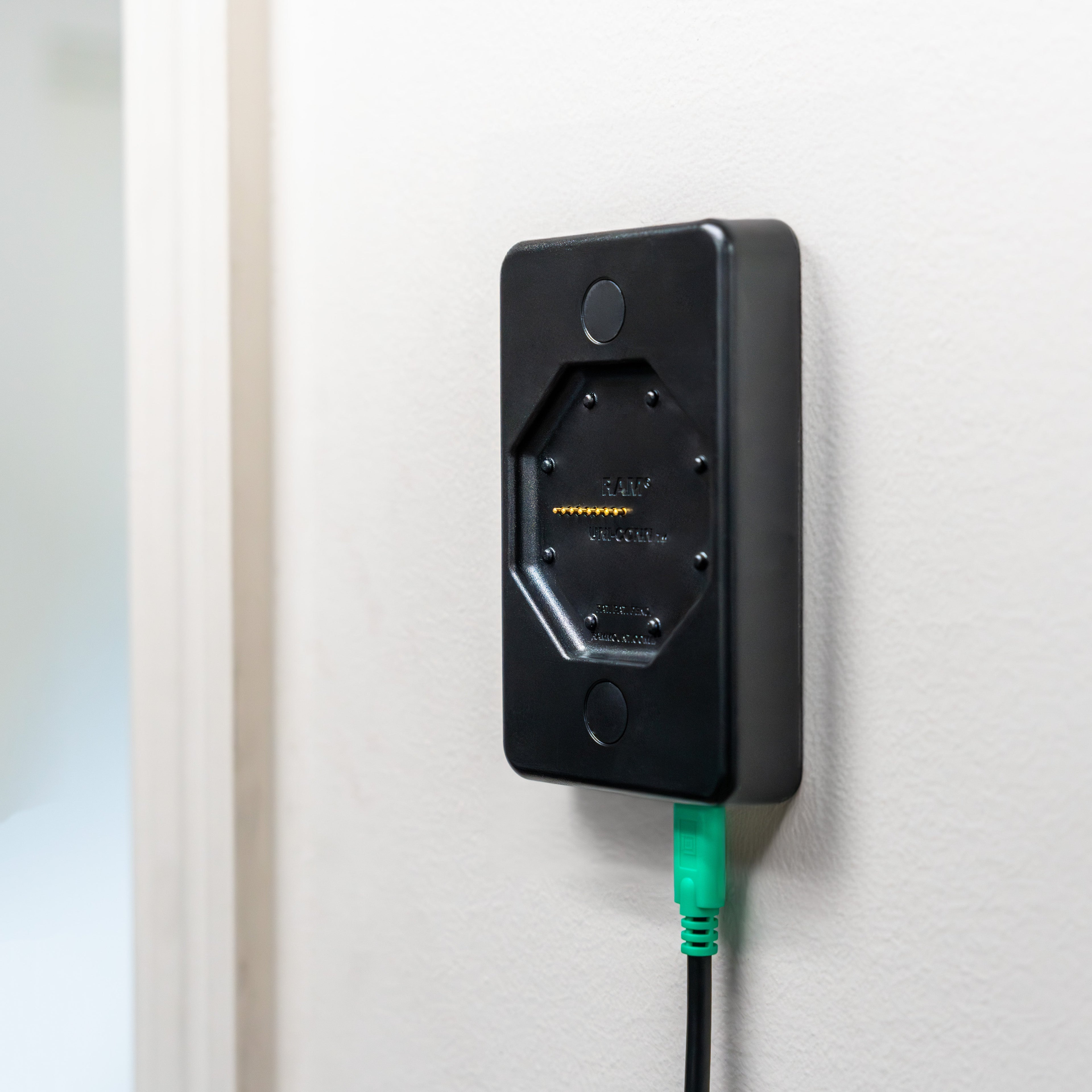 RAM-GDS-DOCK-W4-CU:RAM-GDS-DOCK-W4-CU_1:GDS® Uni-Conn™ Powered Wall Dock with USB-C