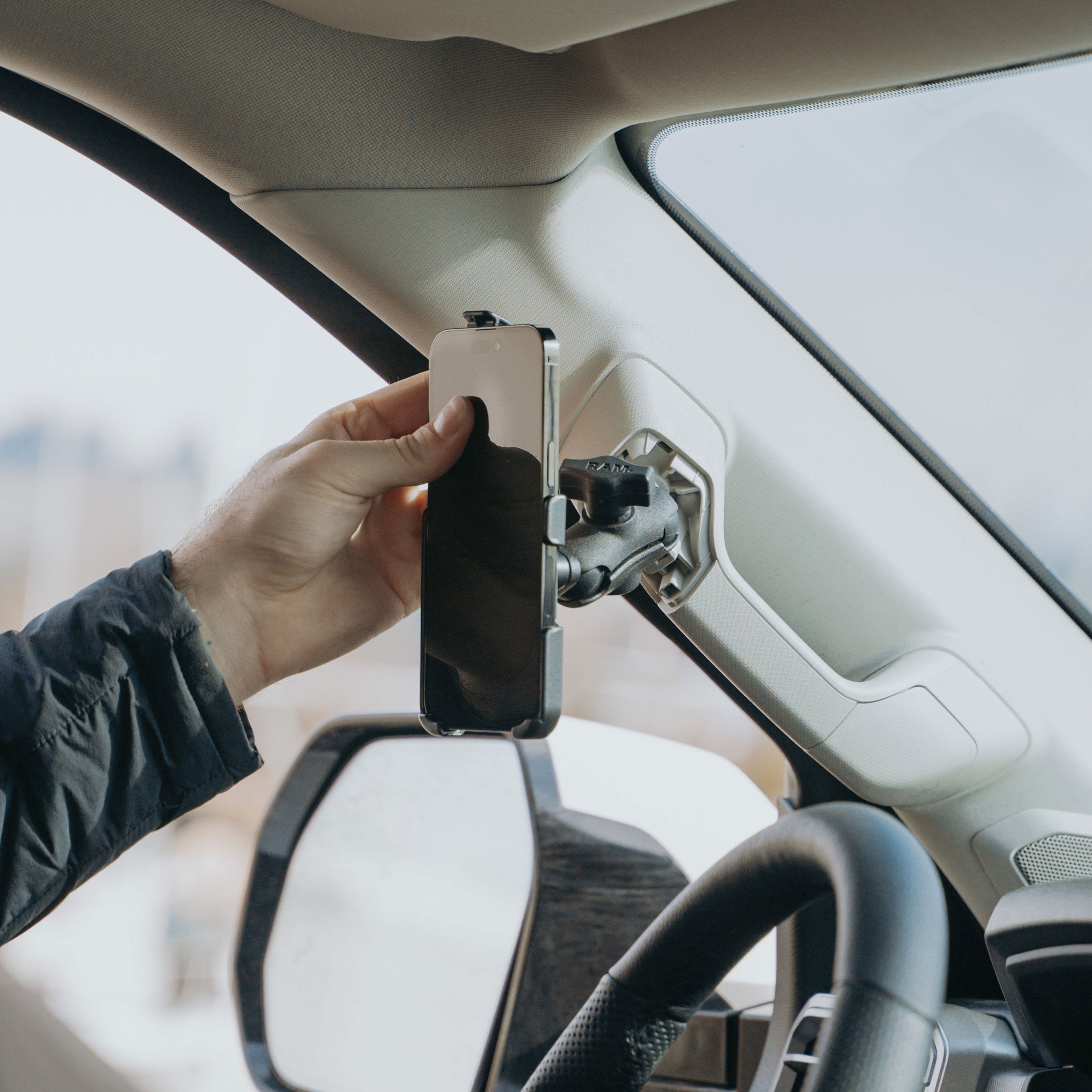 RAM-HOL-AP39BU:RAM-HOL-AP39BU_1:RAM® Holder for iPhone 14 Plus/Pro Max, 15 Plus & 16 Plus with Ball