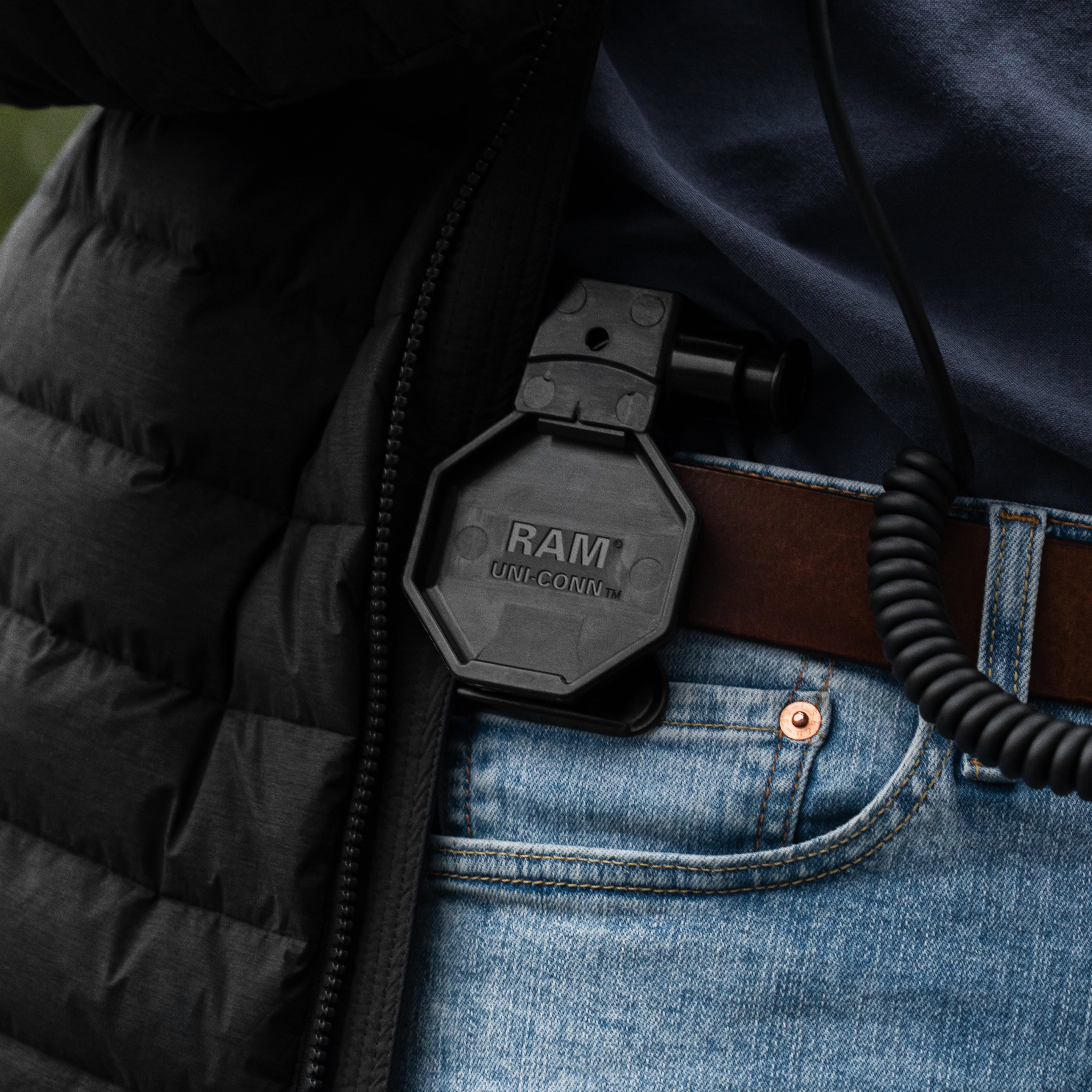 RAM-HOL-BC-U1U:RAM-HOL-BC-U1U_1:RAM® Belt Clip Holder with Release Buttion for GDS® Uni-Conn™ Button