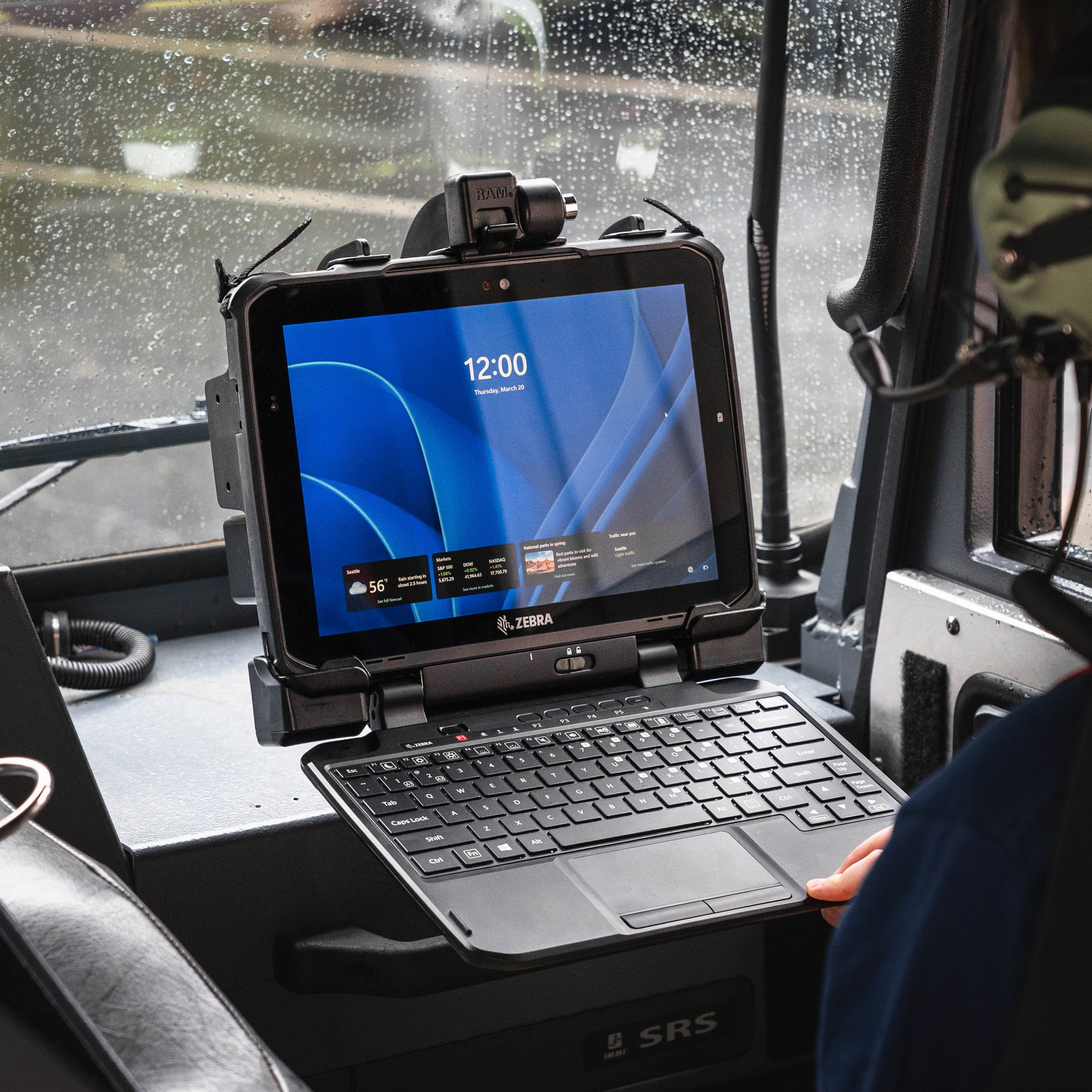 RAM-HOL-ZE22LU:RAM-HOL-ZE22LU_1:RAM® Locking Form-Fit Holder for Zebra ET8x 2-in-1 Tablet
