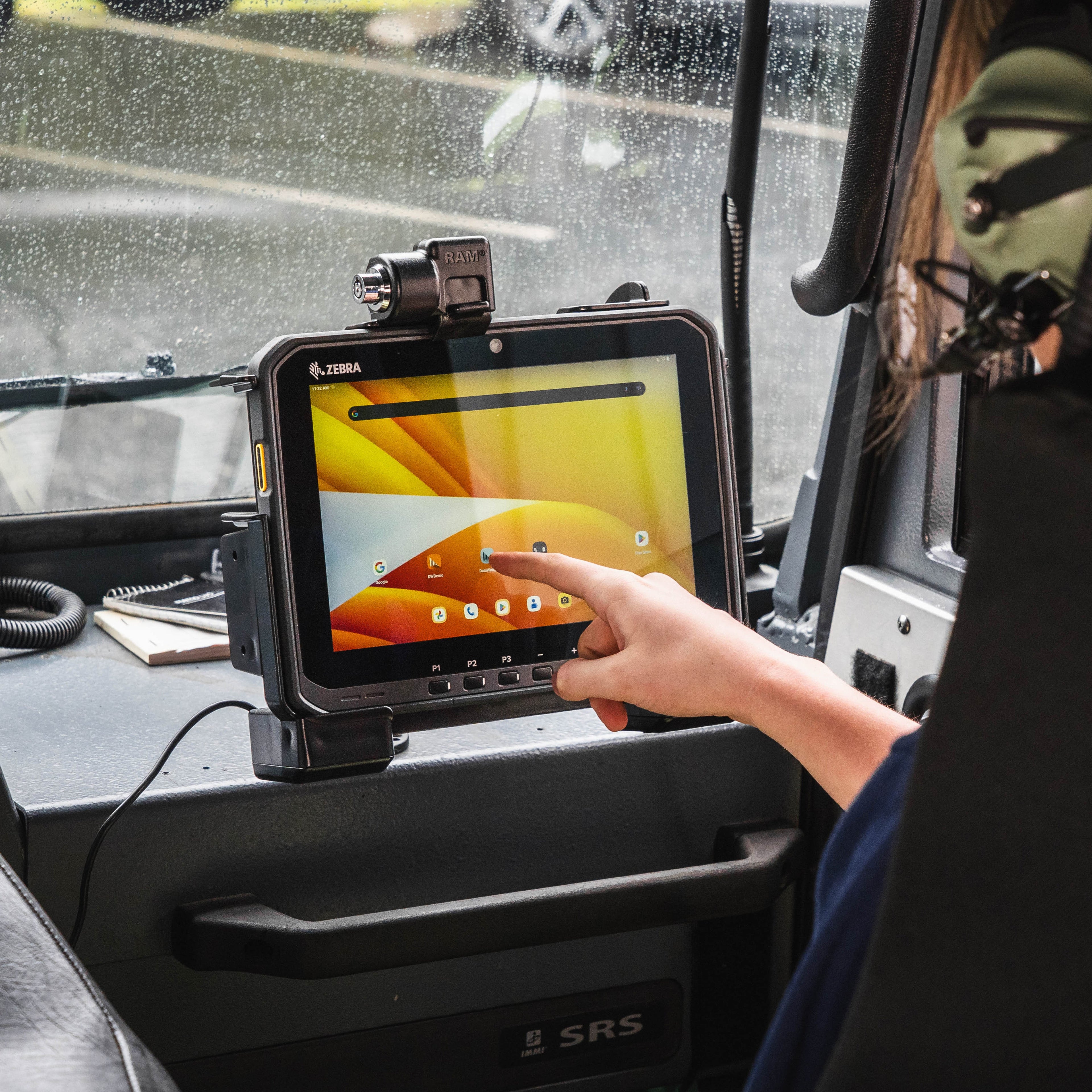 RAM-HOL-ZE25PLU:RAM-HOL-ZE25PLU_1:RAM® Powered Locking Dock for Zebra ET6x