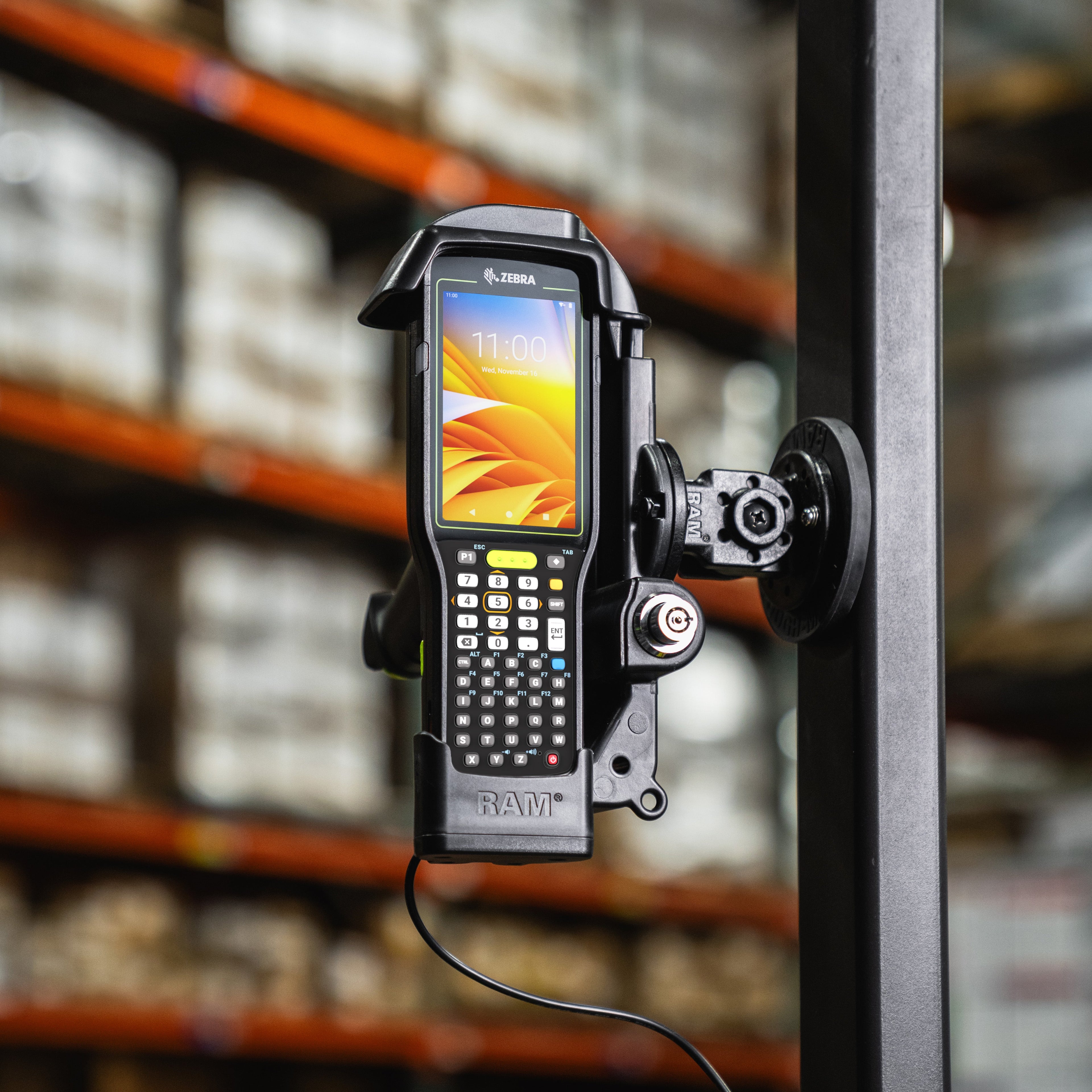 RAM-HOL-ZE33PLU:RAM-HOL-ZE33PLU_1:RAM® Locking Powered Dock for Zebra MC3300/3400/3450