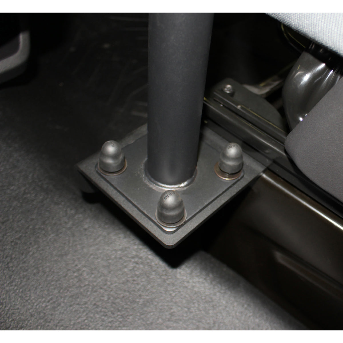 RAM-VB-194:RAM-VB-194_1:RAM® No-Drill™ Vehicle Base for '14-26 Ford Transit Full Size Van