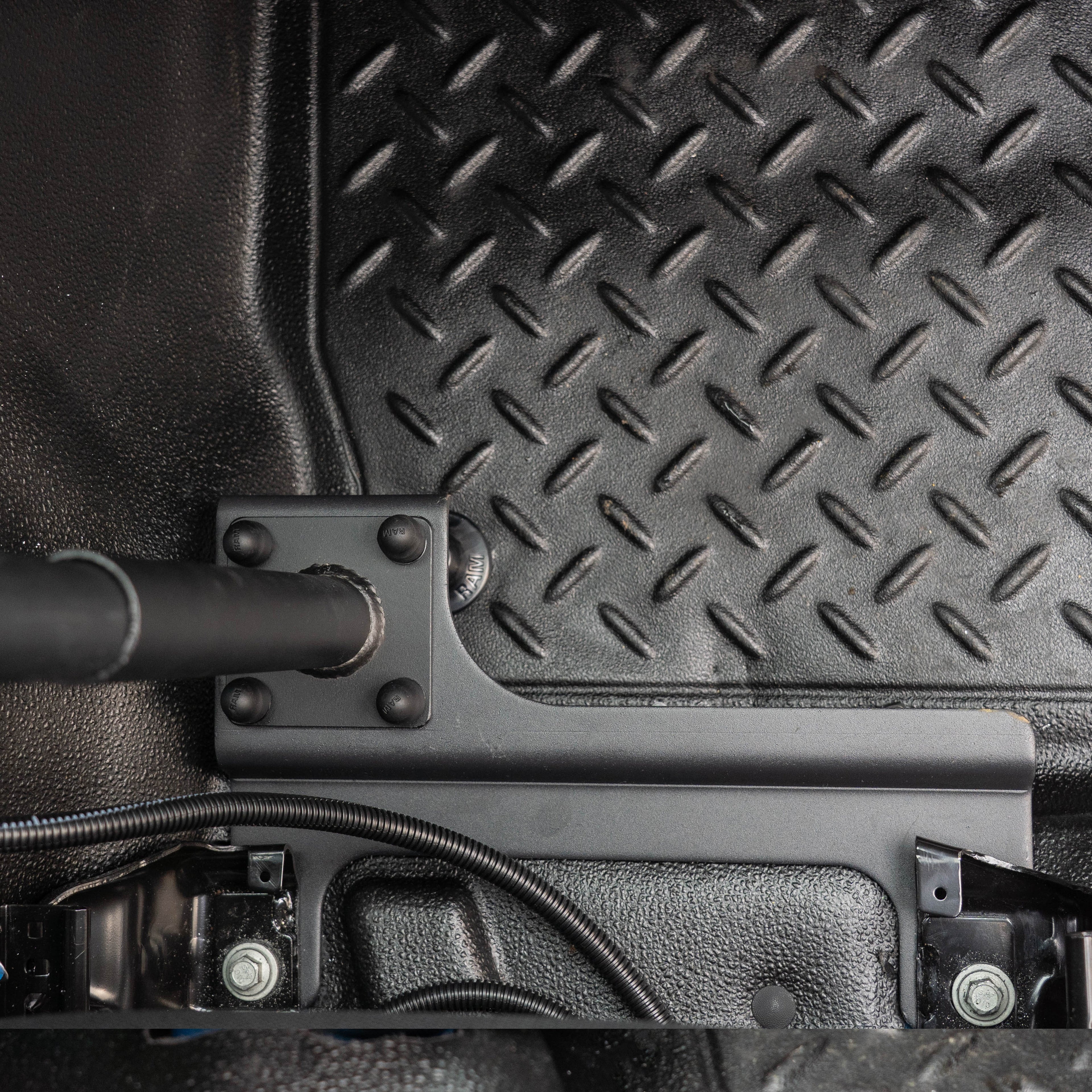 RAM-VB-206-SW1:RAM-VB-206-SW1_1:RAM® No-Drill™ Laptop Mount for '20-26 Ford Police Interceptor Utility