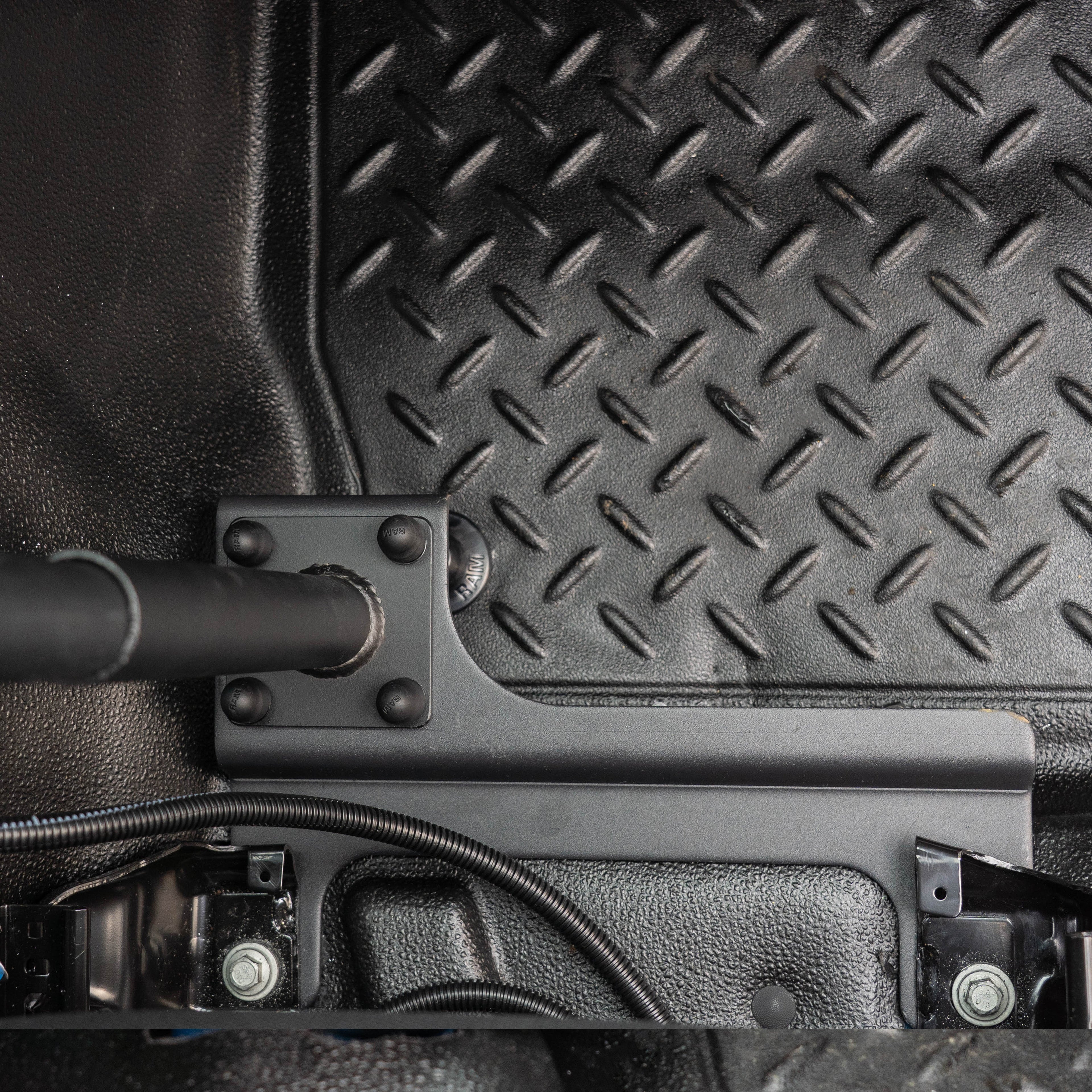 RAM-VB-206-SW3:RAM-VB-206-SW3_1:RAM® No-Drill™ Laptop Mount for '20-26 Ford Police Interceptor Utility