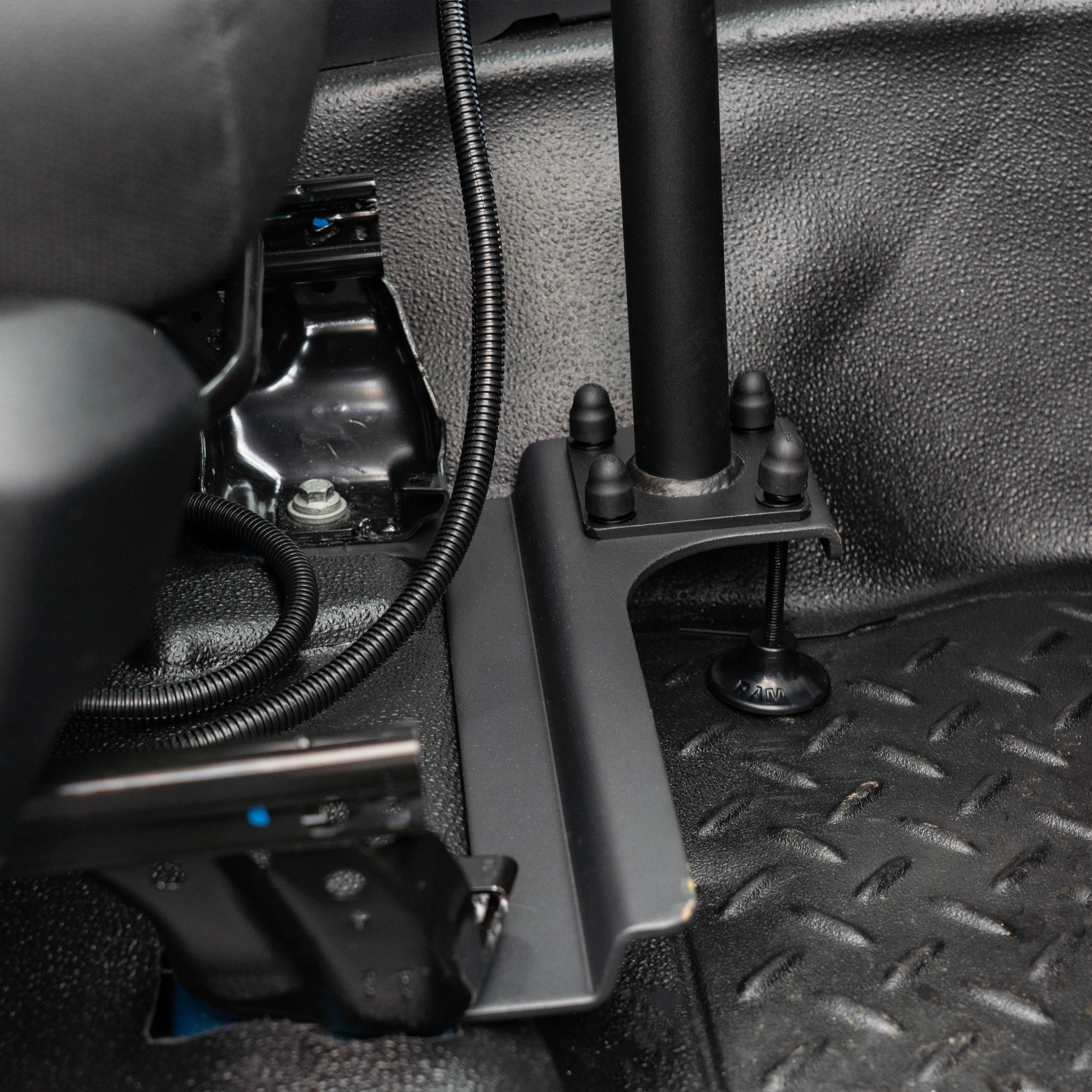 RAM-VB-206:RAM-VB-206_1:RAM® No-Drill™ Vehicle Base for '20-26 Ford Police Interceptor Utility