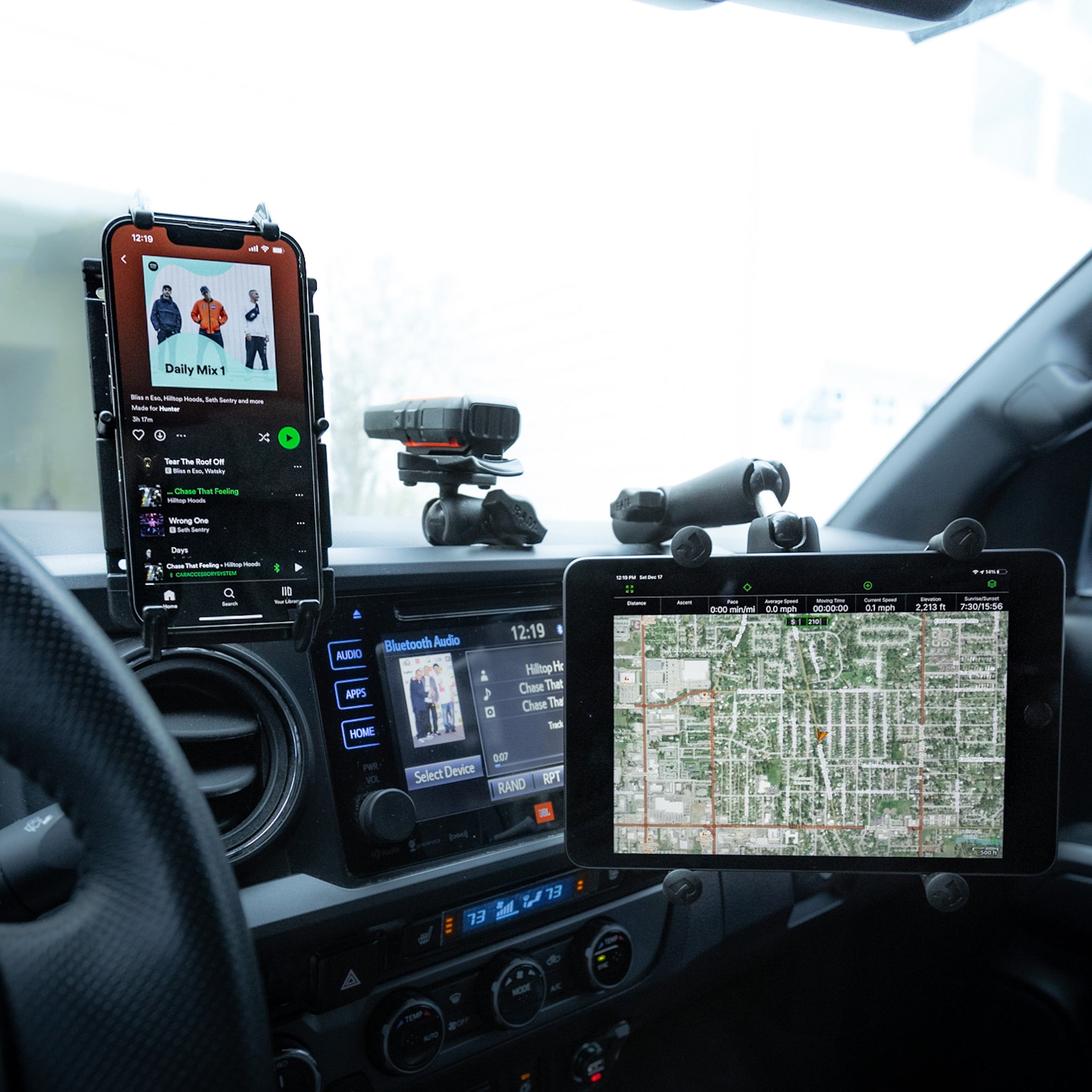 RAP-B-202-GA76-TRA1U:RAP-B-202-GA76-TRA1U_1:RAM® Track Ball™ Double Ball Mount with Garmin Spine Clip Holder